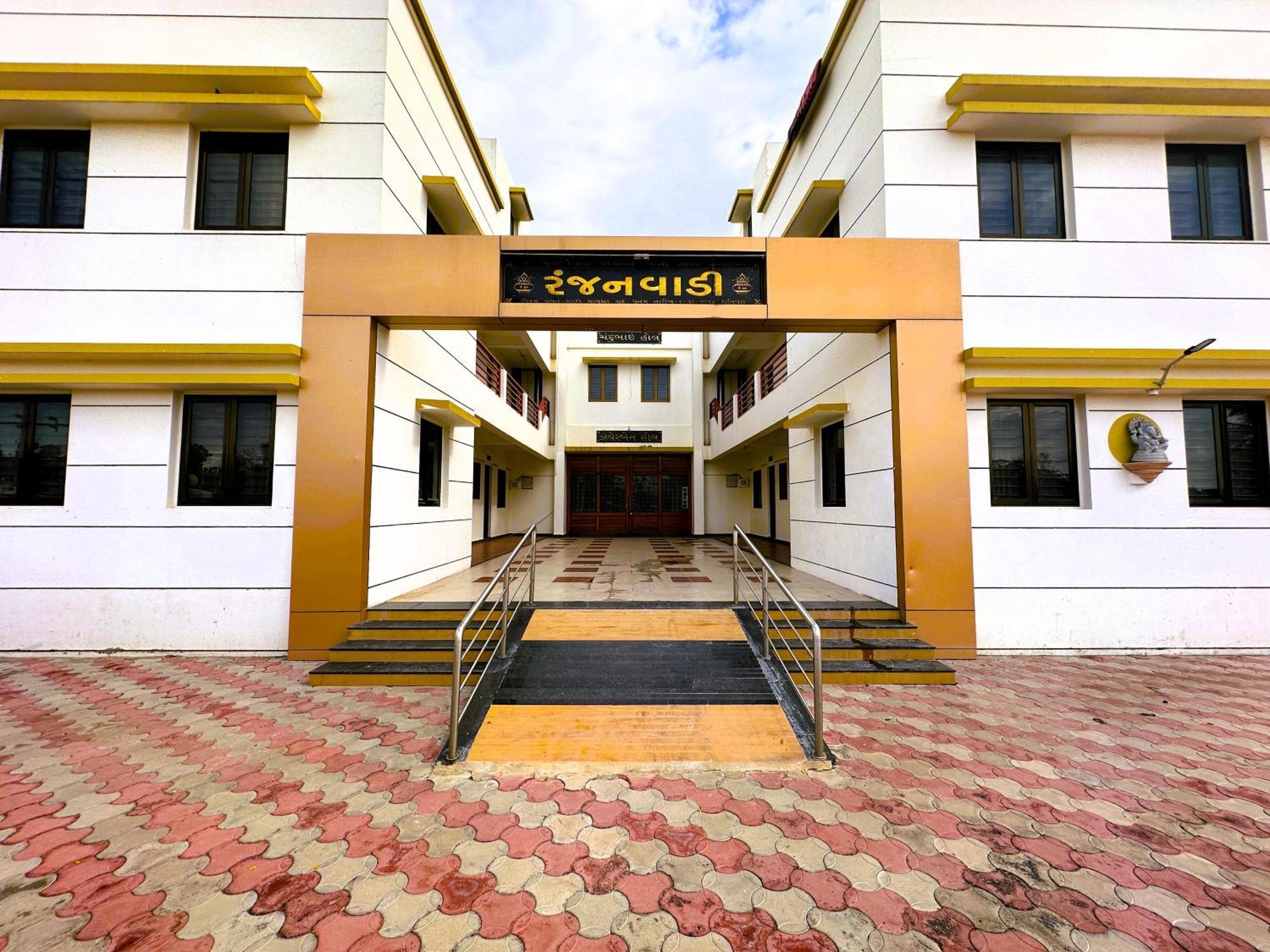 Ranjan Vadi Hotel Bhuj Ngoại thất bức ảnh