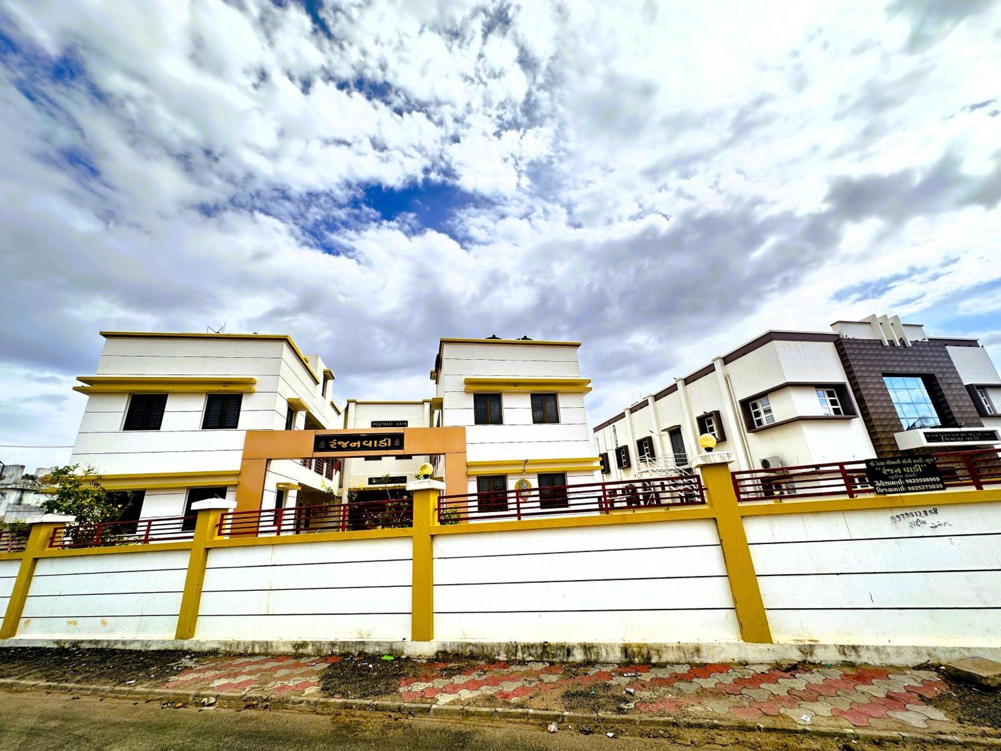Ranjan Vadi Hotel Bhuj Ngoại thất bức ảnh