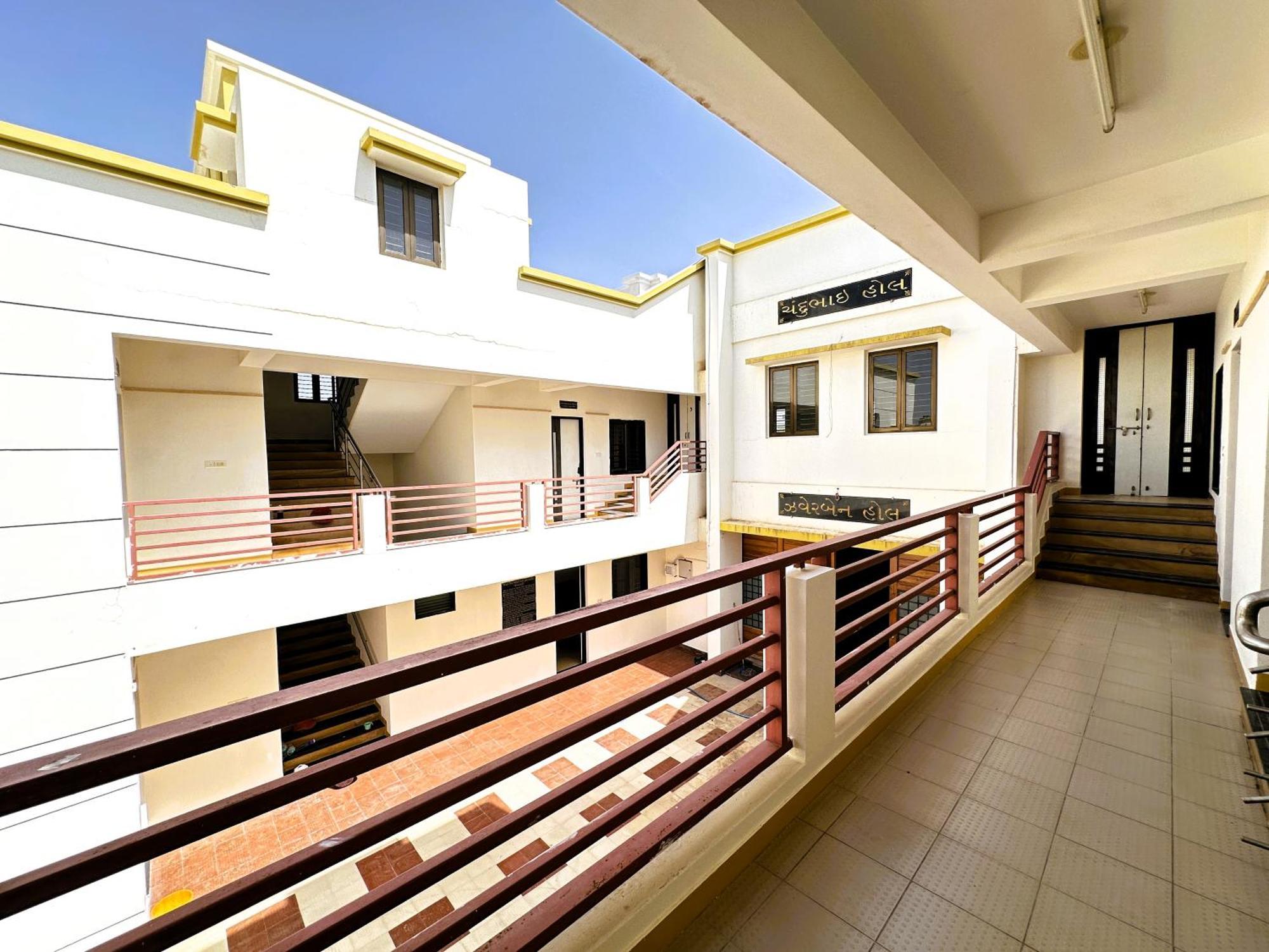 Ranjan Vadi Hotel Bhuj Ngoại thất bức ảnh